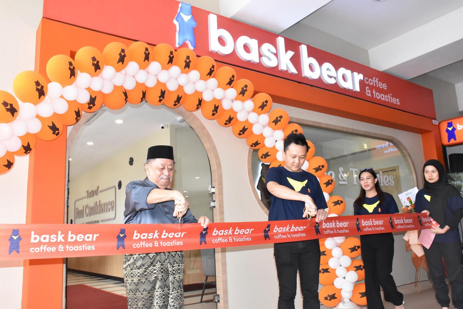 Sarawak Premier opens first Bask Bear drive-through in East Malaysia